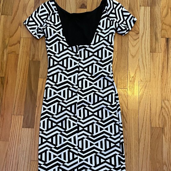 black and white patterned dress - Picture 2 of 3